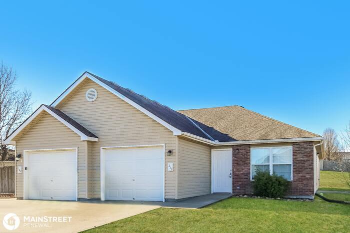 Primary Photo - 211 Golfview Dr, Pleasant Hill, MO 64080