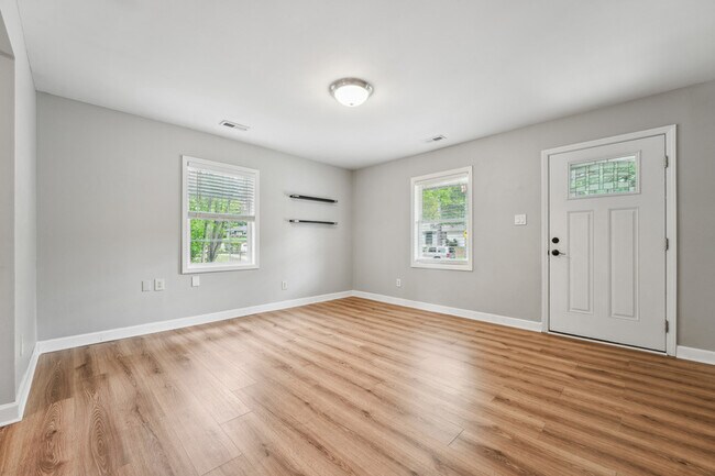 Building Photo - 508 Solar Dr