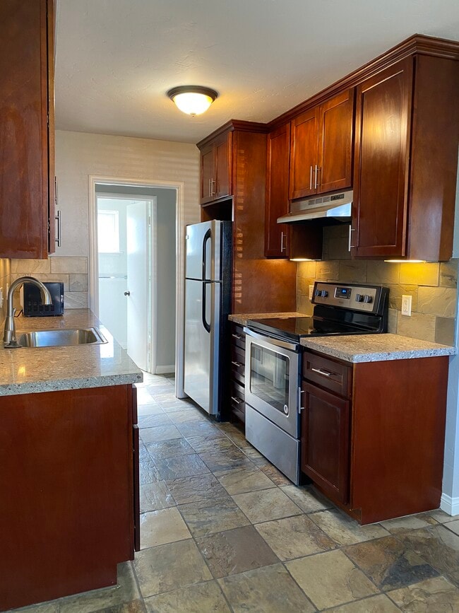 Kitchen - 2540 Robinson Ave