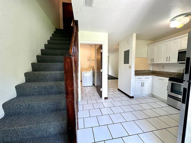 Building Photo - 1238 N Haverhill Rd