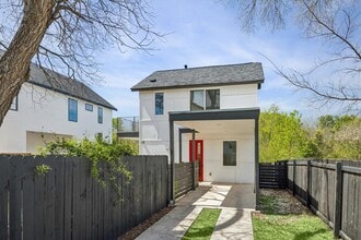 Building Photo - 1182 Ridgeway Dr