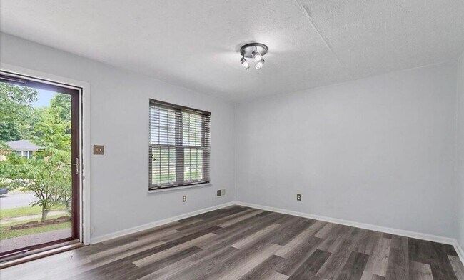 Foto del edificio - Updated Hillview Home! 3BR/2BA with Basement!