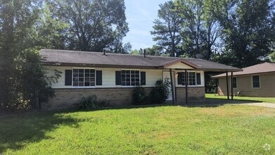 Building Photo - 2401 Howard Dr