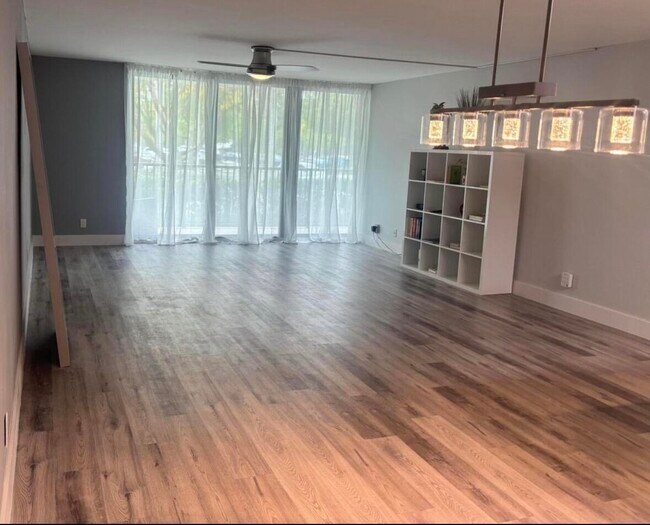 Building Photo - 1301 River Reach Dr