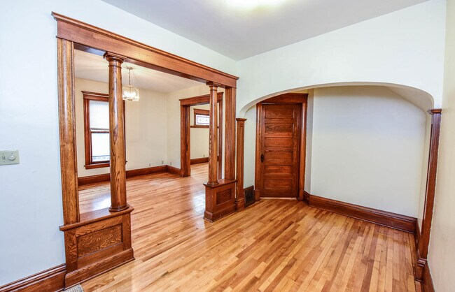 Entrada - 800 5th Street Northeast