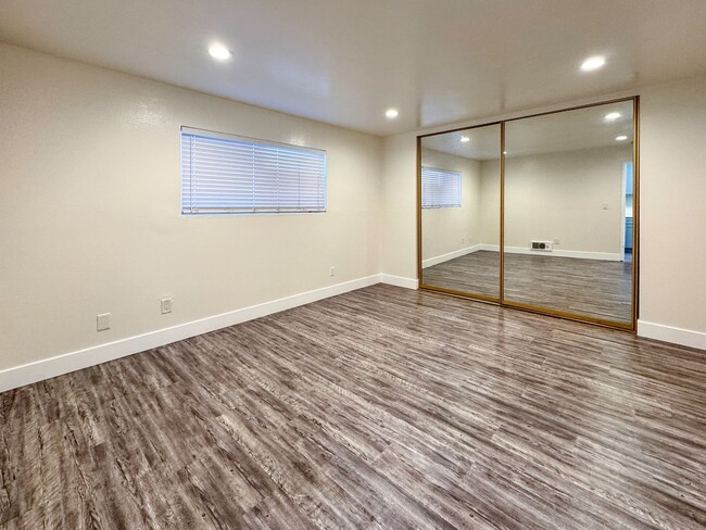 Building Photo - AVAILABLE NOW! Upgraded & Beautiful 1 Bedr...