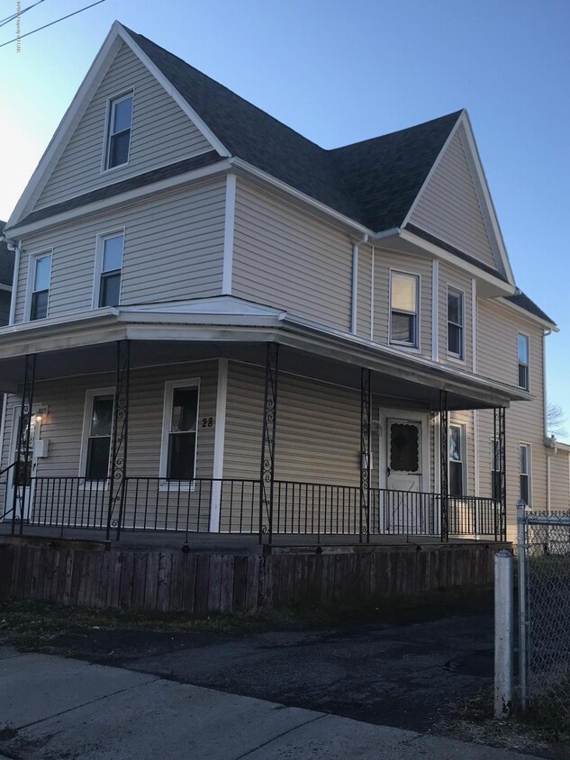 Primary Photo - 28 Woodbury St