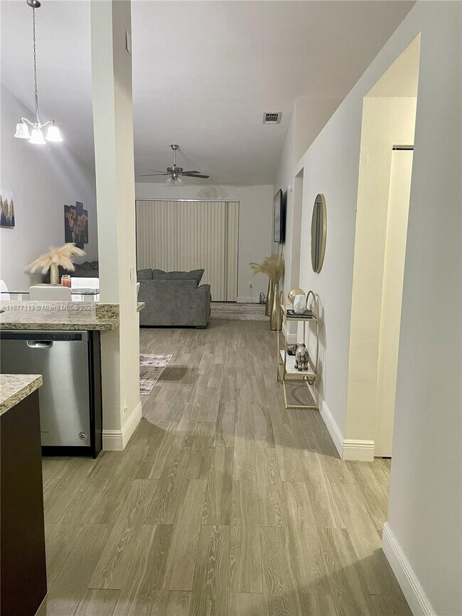 Foto del edificio - 6735 NW 193rd Ln