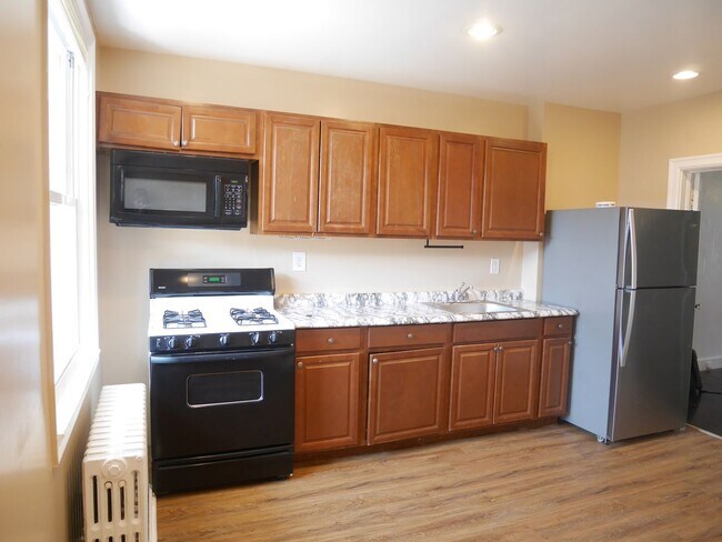 Building Photo - Charming Home in the Heart of Baltimore!