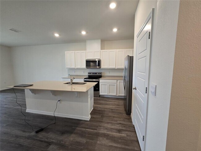 Building Photo - 2088 Monteverde Ave