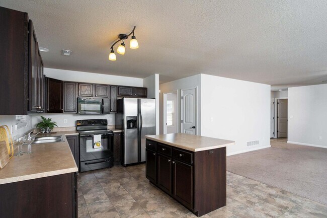 Foto del edificio - 5803 Abercorn Dr