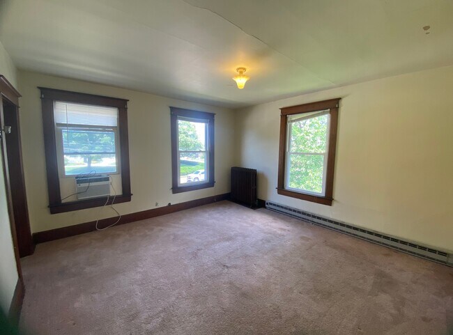 Bedroom - 220 E Court St