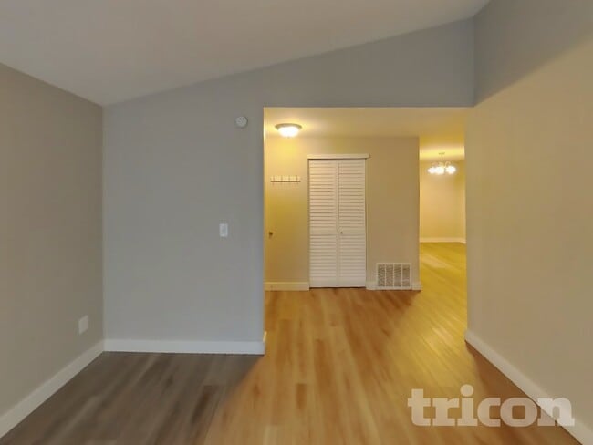 Building Photo - 1021 30th St NE