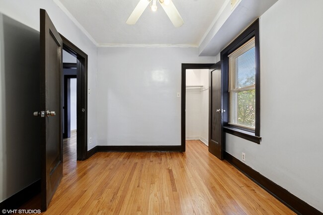 Foto del edificio - 1317 W 80th St