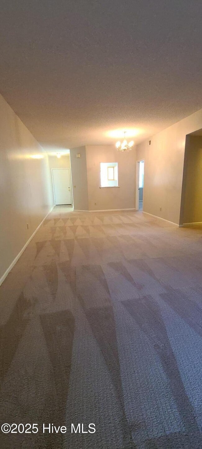 Building Photo - 723 Bragg Dr