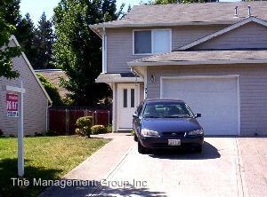 Primary Photo - 124 NE Juniper Ave