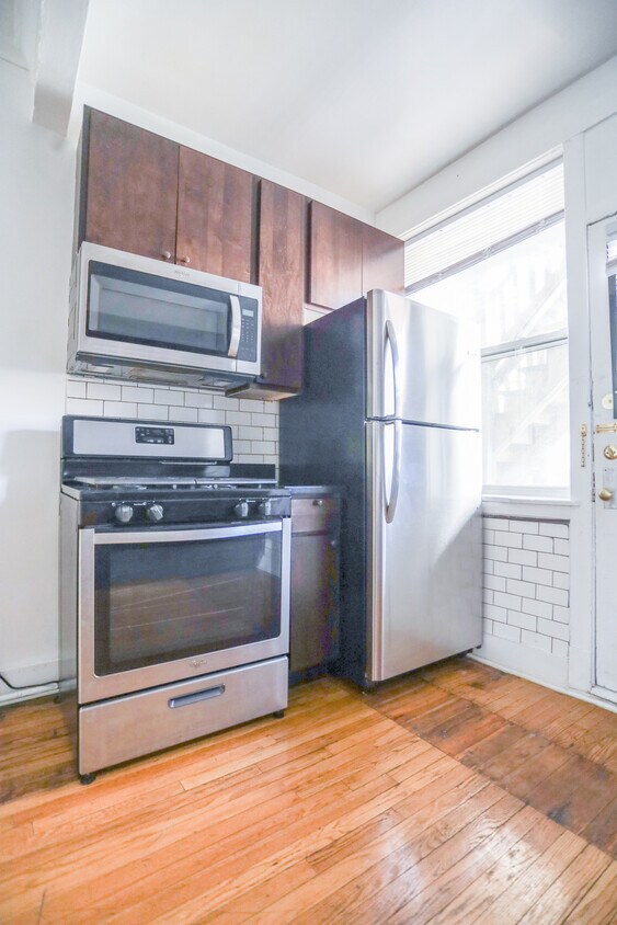 Primary Photo - 4316 W Irving Park Rd