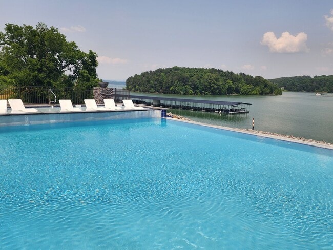 Foto del edificio - 154 Lakeshore Bay Dr