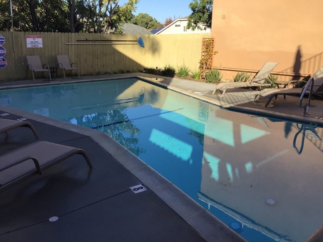 Building Photo - Ponderosa Apartments