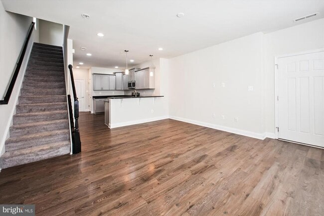 Building Photo - 7143 Beaumont Place