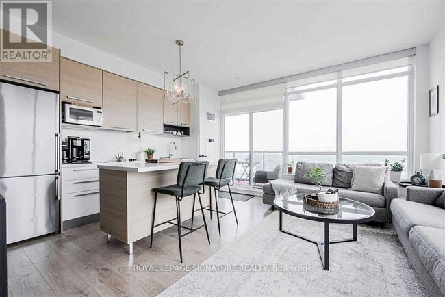 Photo du bâtiment - 36 Park Lawn Rd