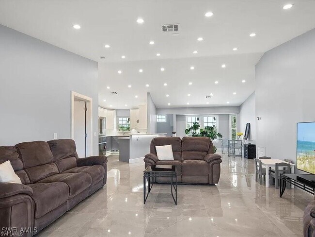 Foto del edificio - 220 39th Ave NW