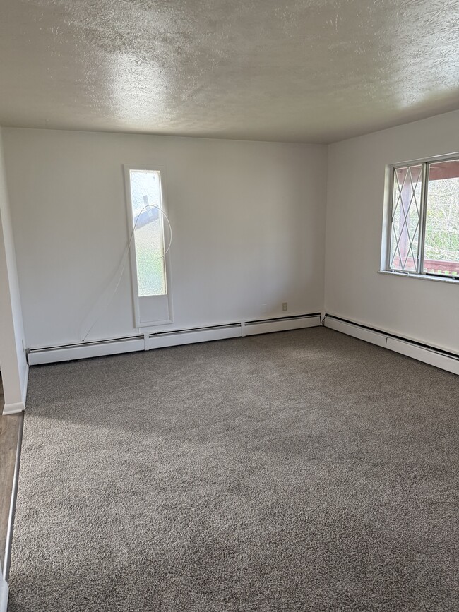 Building Photo - 1369 Cayuga Ave