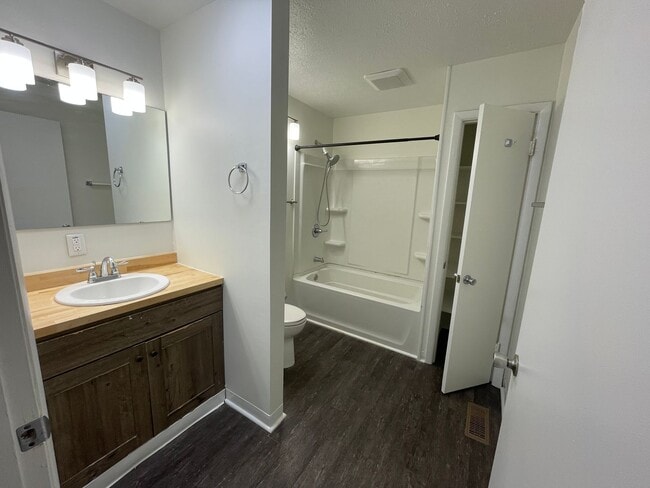Foto del edificio - Spacious 3bed/1bath