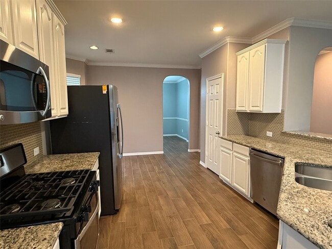 Building Photo - 13115 Southern Valley Dr
