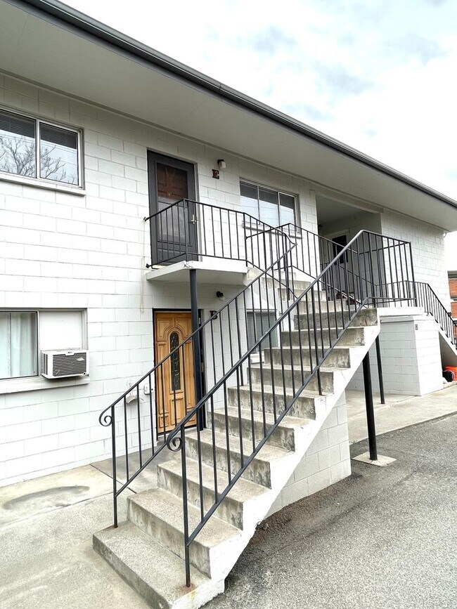 Foto del edificio - Peaceful 55+ Living | 2 Bed, 1 Bath Apartm...