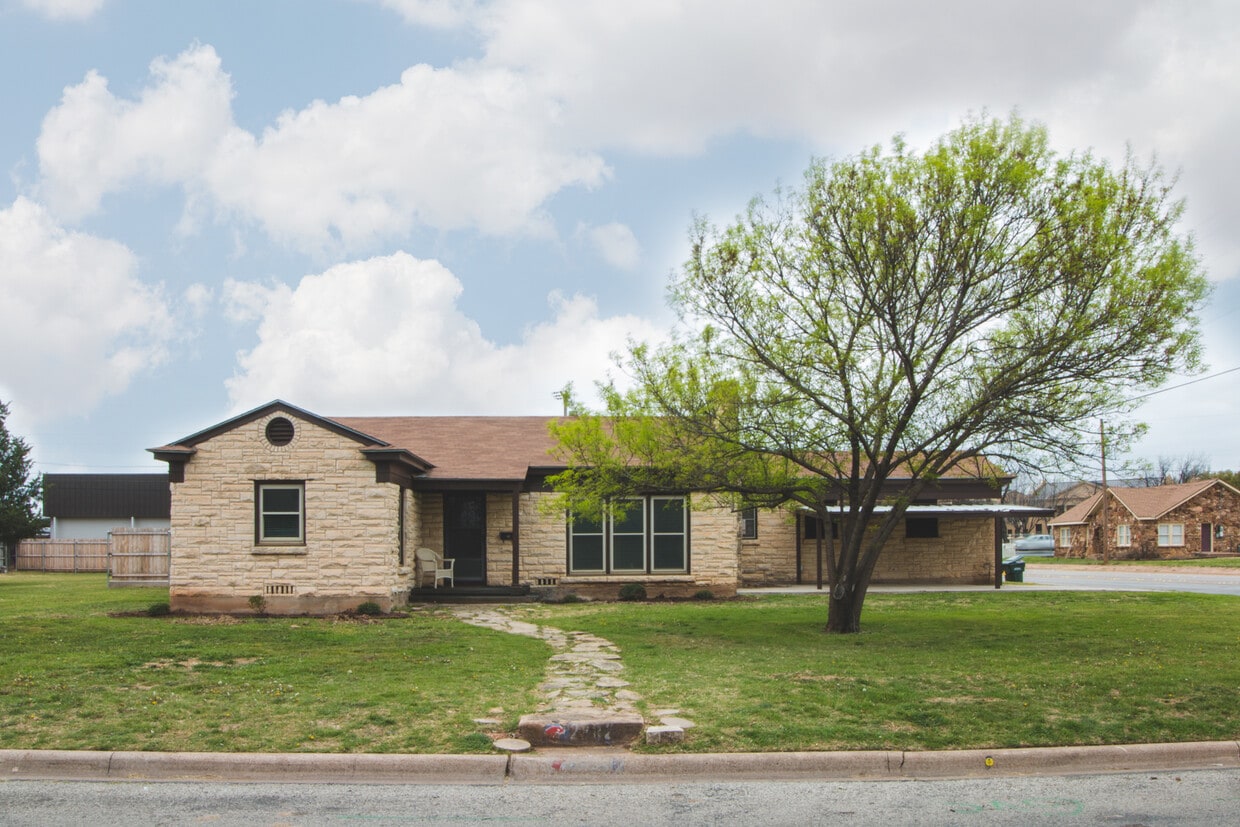 2 bedroom, 1 bath, COMPLETELY RENOVATED! House Rental in Abilene, TX