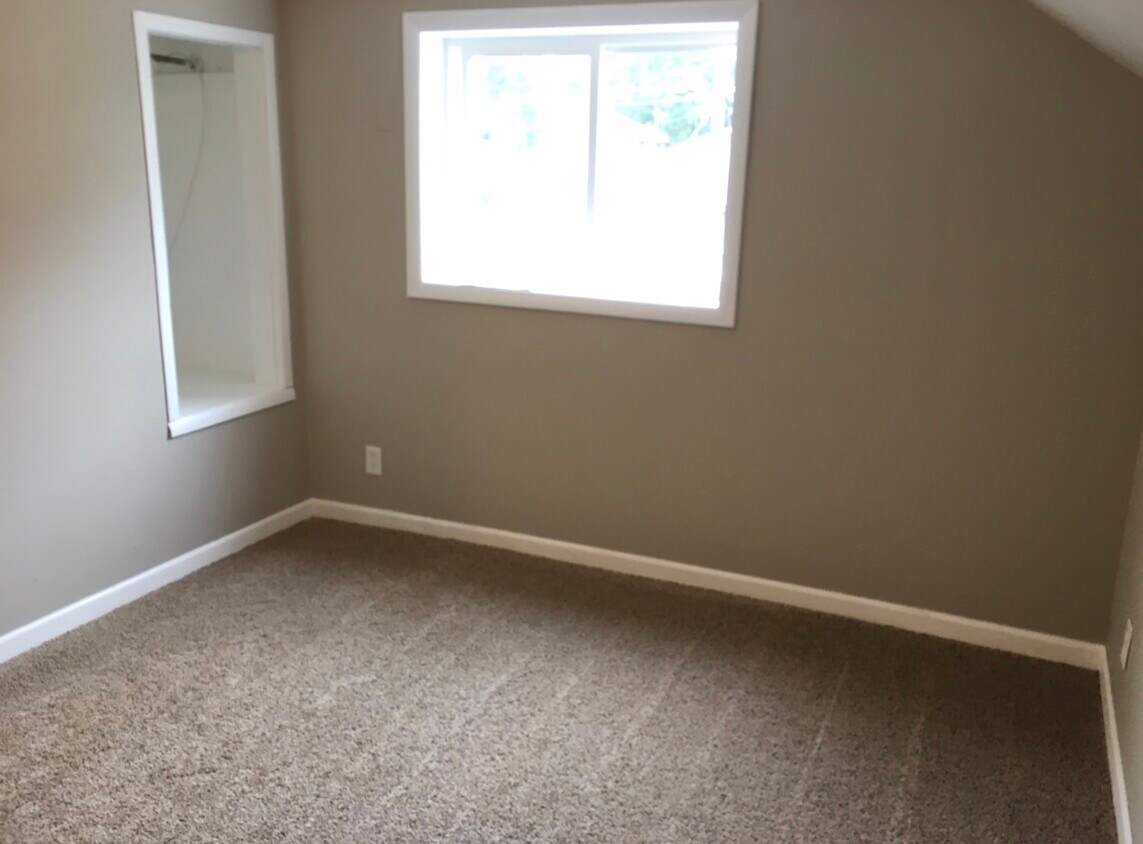 2nd bedroom - 449 FIllmore Street NE