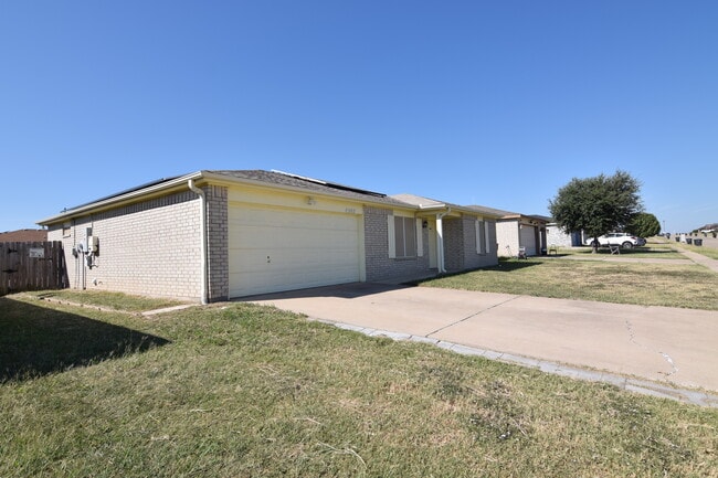 Building Photo - 4502 Janelle Dr