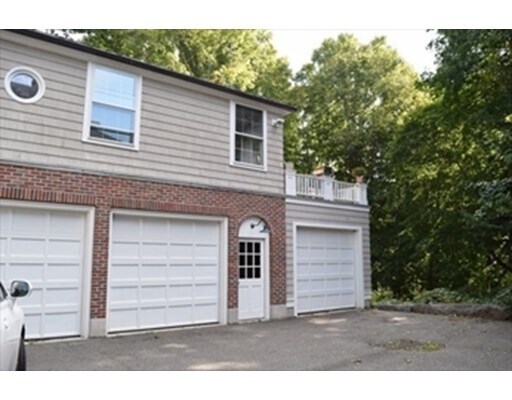 Foto del edificio - 582 Blue Hill Avenue
