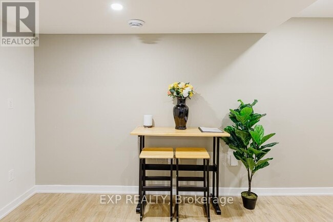 Photo du bâtiment - 194 Willow Creek Cir