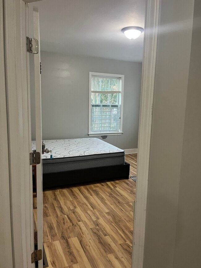 Foto del edificio - Fully-Furnished Rooms for Rent