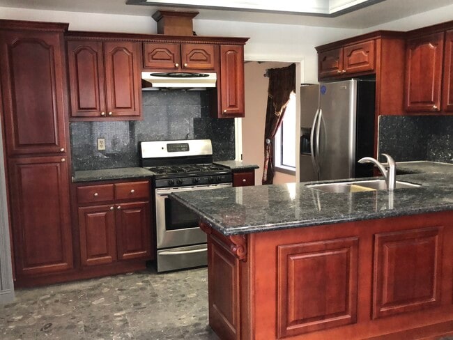 Kitchen - 49 Rising Hill Rd