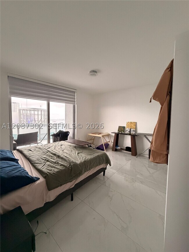 Foto del edificio - 488 NE 18th St