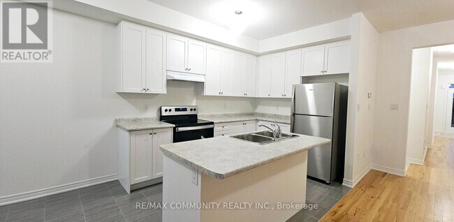 Building Photo - 3136 Sideline 16