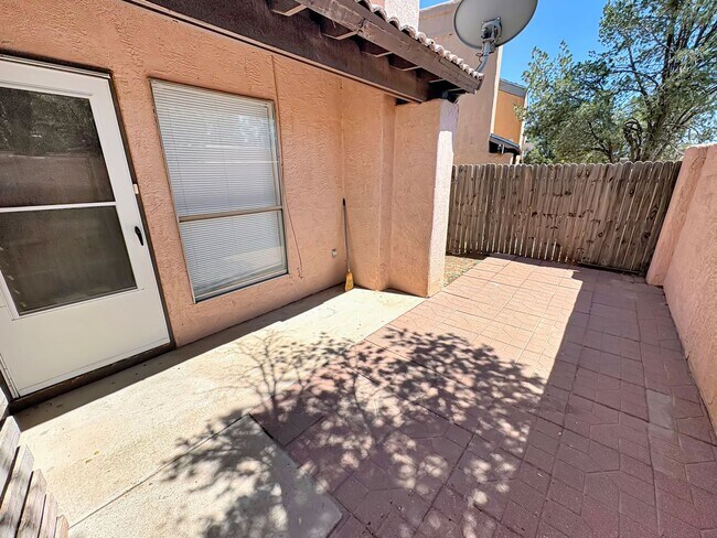 Foto del edificio - 4016-4022 North Calle Grande