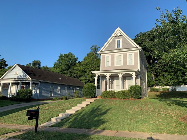 Building Photo - 3206 Hiram St