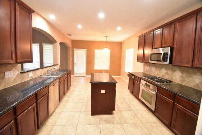 Foto del edificio - 22306 Fieldcrest Ln