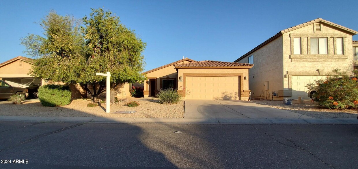 Primary Photo - 759 E Drifter Pl