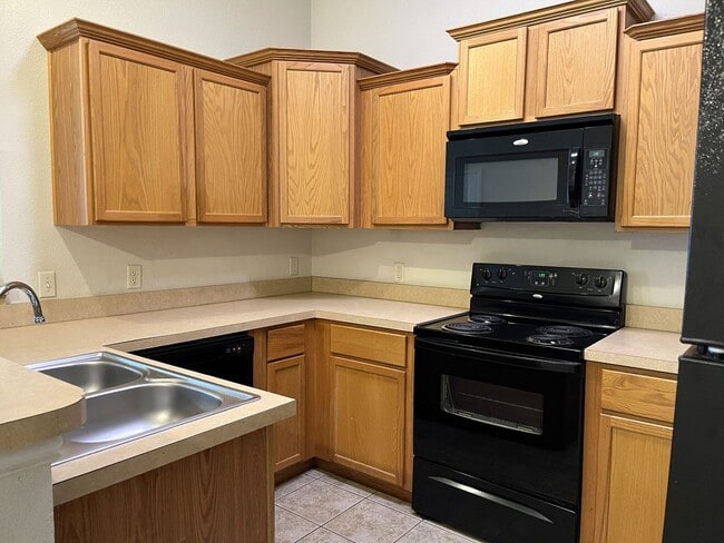 Building Photo - Sunwest Village Duplex