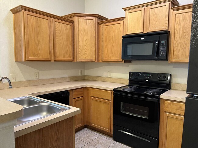 Foto del edificio - Sunwest Village Duplex