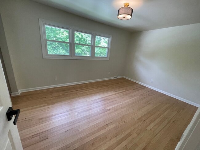 Building Photo - 5910 Teakwood Dr