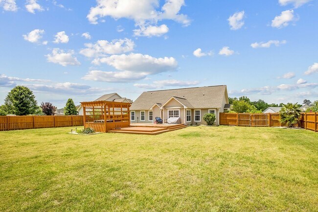Building Photo - Charming Home with a lot to offer