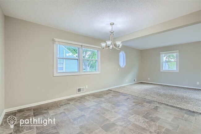Foto del edificio - 221 2nd Ave SE