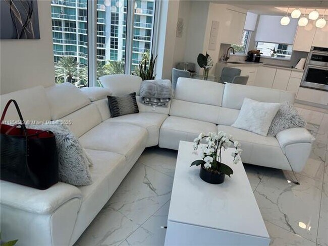 Foto del edificio - 3000 NE 188th St