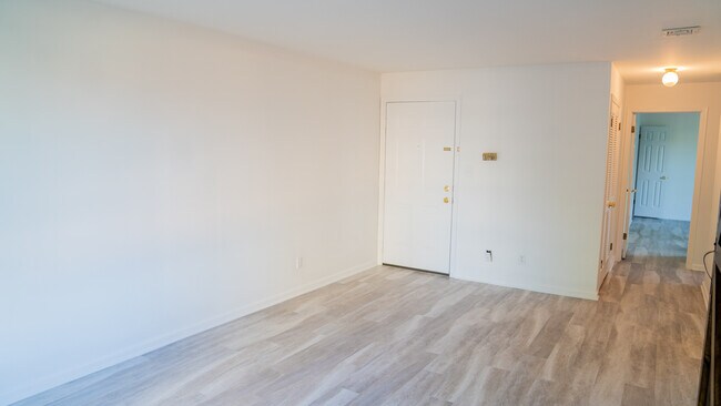 Building Photo - 22 69th St